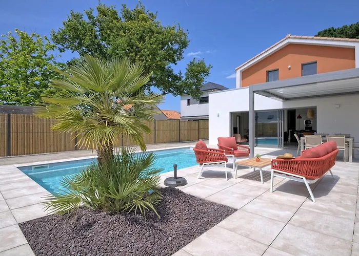 Family House With Private Pool