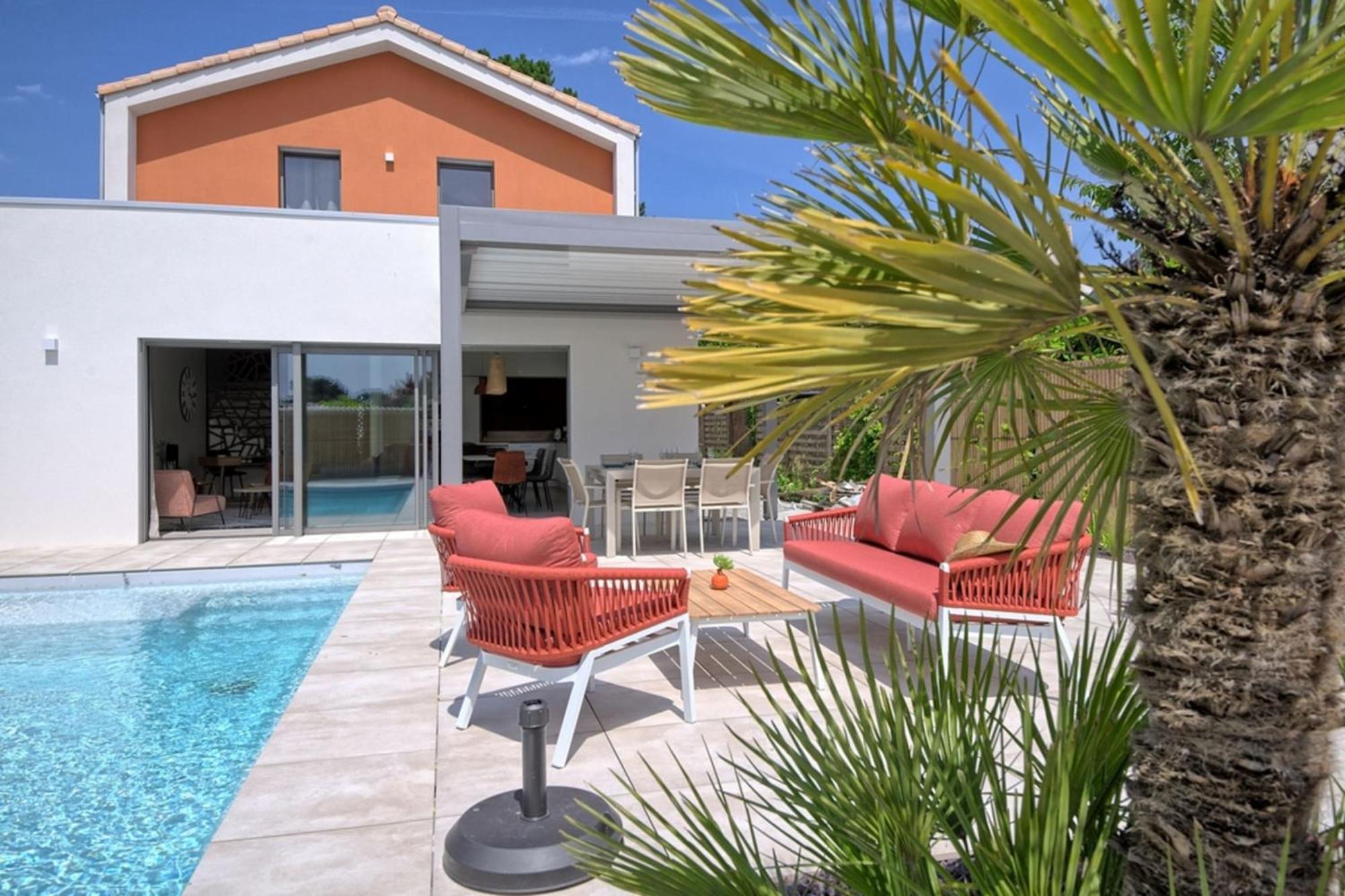 Hébergement de vacances Family House With Private Pool